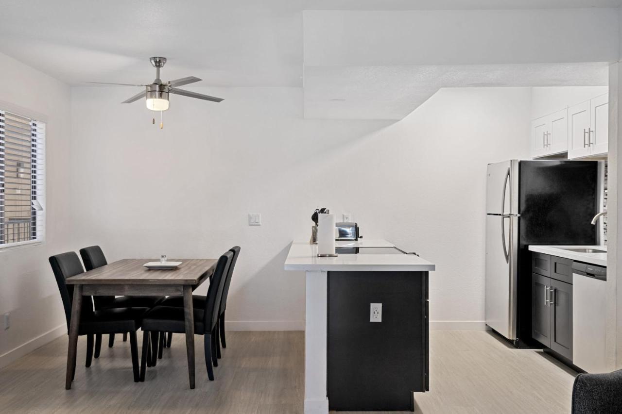 Newly Renovated 2Br Apartment W Pool By Stay Gia Phoenix Ngoại thất bức ảnh